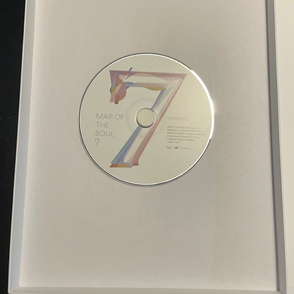 Map Of The Soul (Ver. 1) - Picture 3 of 5